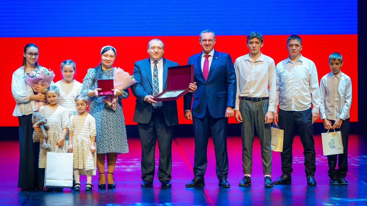    Многодетные семьи Югры получили государственные и региональные награды