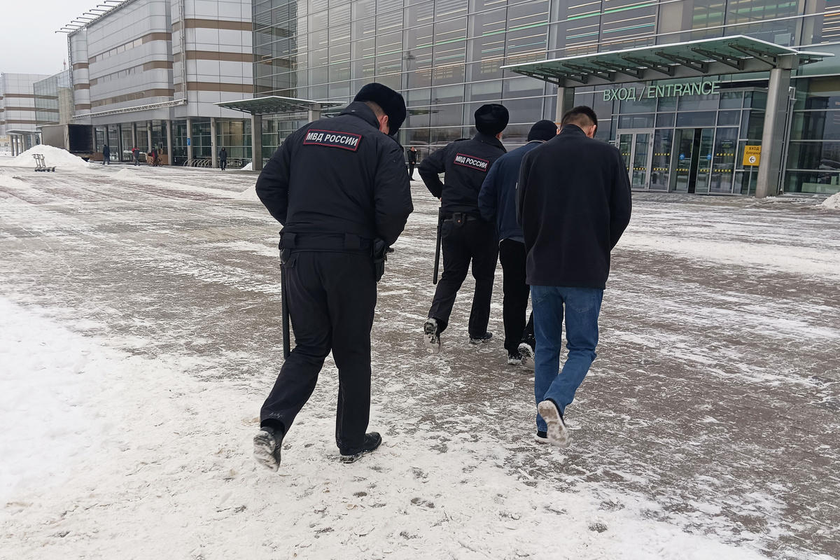 Полицейские в Петербурге вскрыла «муравейник» из самодельных студий на территории бывшего завода в Адмиралтейском районе.  Фото: Фото: ФедералПресс / Александр Калинин