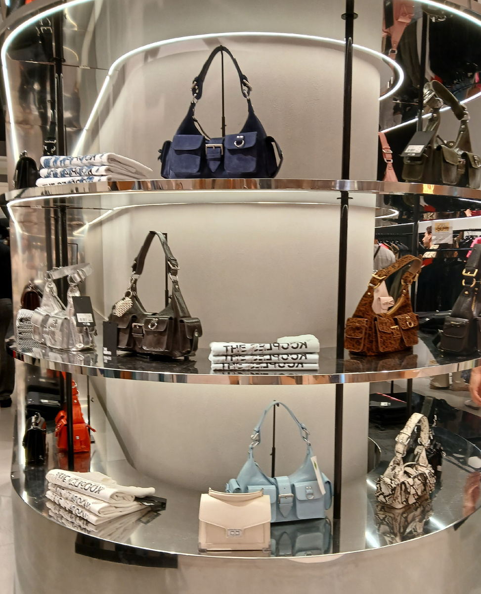 Фото автора, сумочки в Галери Лафает