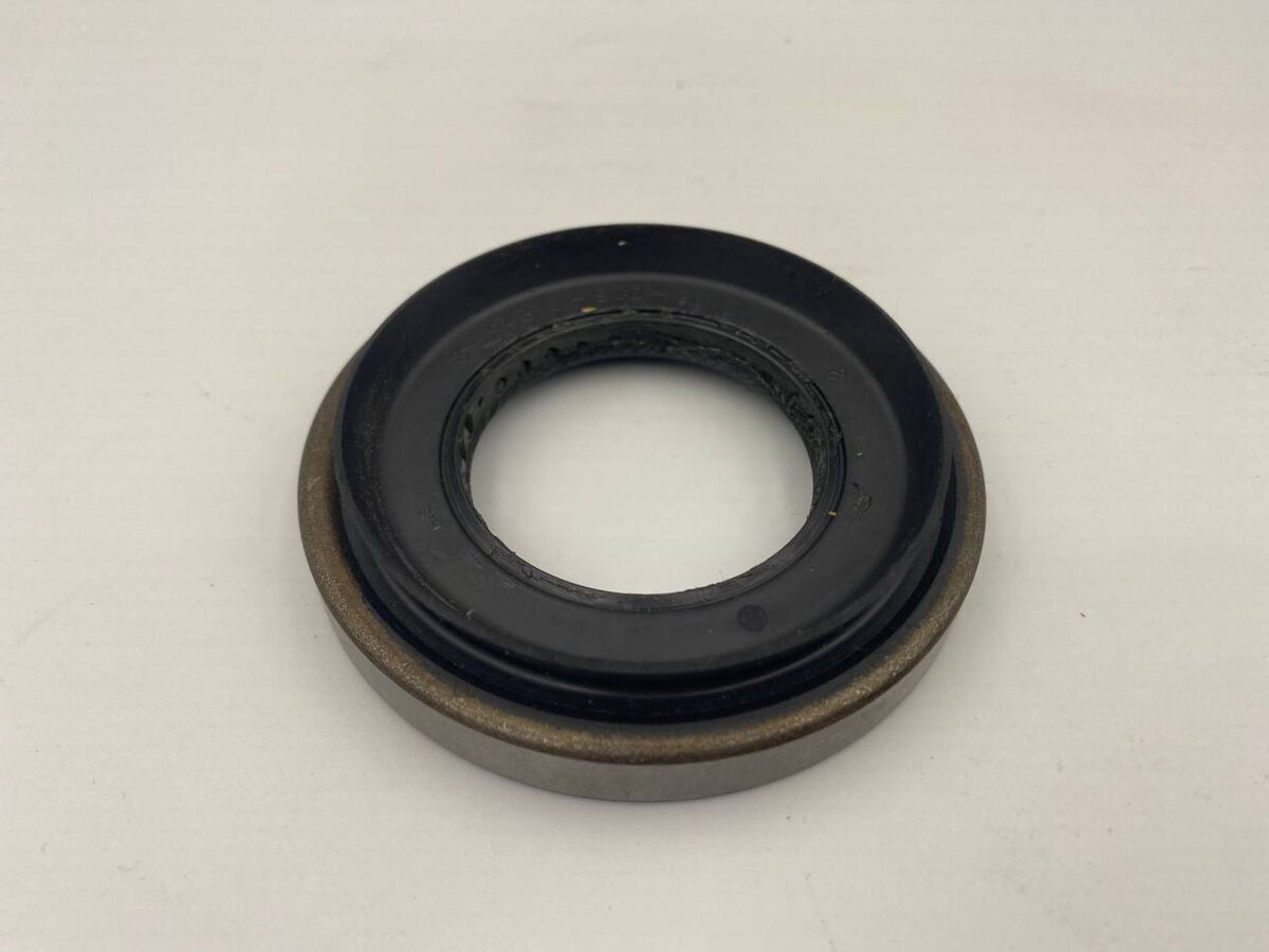 Сальник хвостовика | 40*74*10/15 | (8-94318-520-2 TZL) | 8-94318-520-2 | SNF
