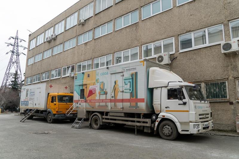    Фото в материале предоставлены пресс-службой «ВИЗ-Стали» / Мобильный медпункт