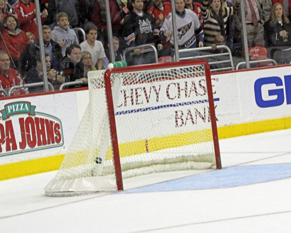 Кризис лояльности: почему американцы разлюбили хоккей (и почему это смешно)