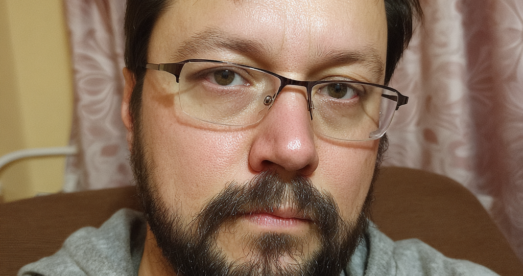 «Сын помогал матери с ремонтом, а потом подал на нее в суд». Как взрослые дети забирают квартиры у родителей через долги и расписки