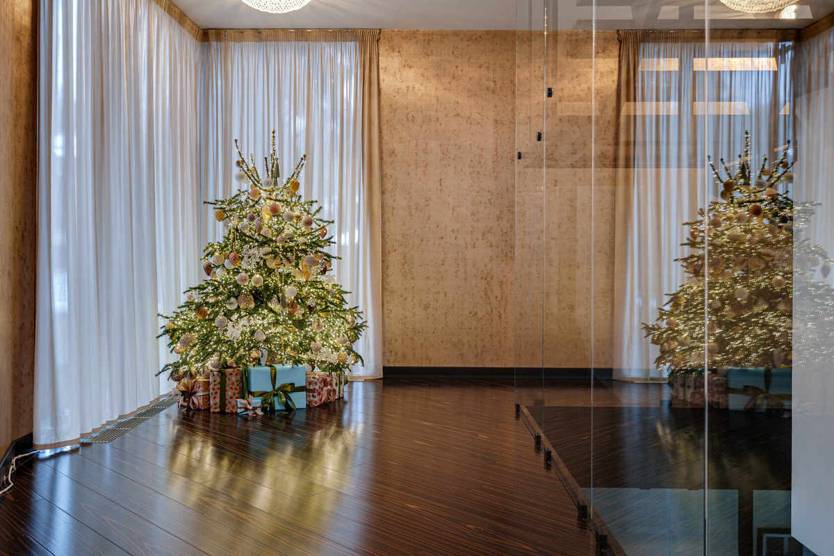 Ёлка в загородном доме от Me Decor