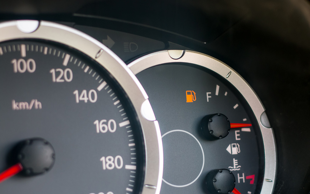 EAKNARIN JITONG / Shutterstock / FOTODOM📷Если стрелка указателя зависла, дергается или показывает неточно — дело, скорее всего, в самом датчике