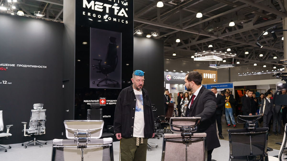 Артемий Лебедев на стенде МЕТТА