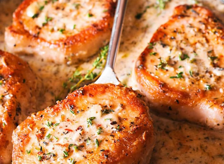 Что приготовить из свинины на Новый Год 2026: Топ-3 горячих блюда на праздничный стол...