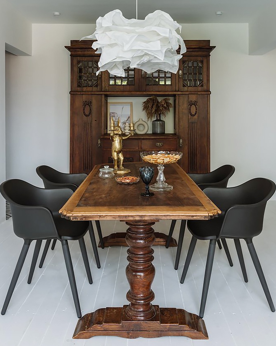 На фото: интерьер квартиры 47 кв.м в г. Москве. Авторы проекта и хозяева квартиры: дизайнеры Антон Корнеев и Екатерина Блохина; фотограф: Ольга Шангина