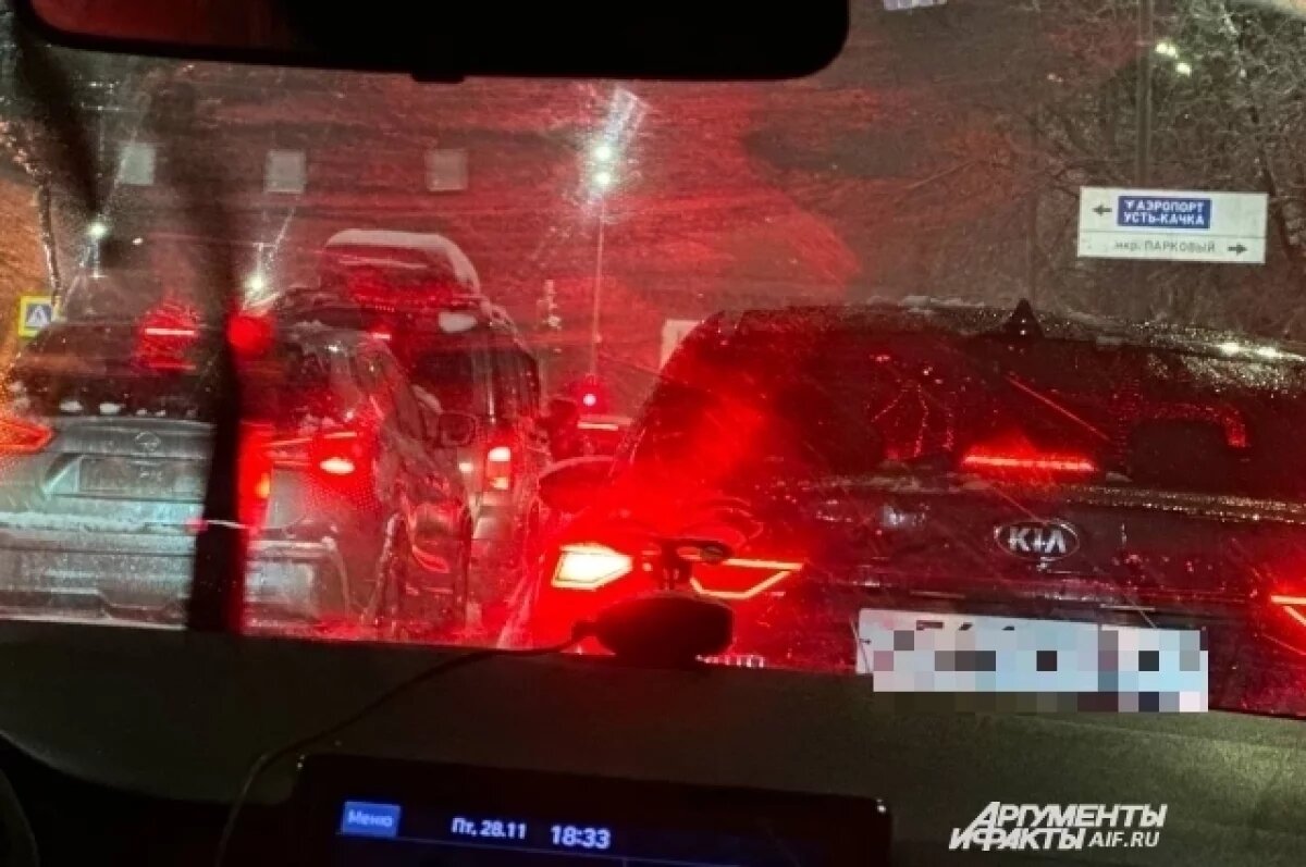    После первого выпавшего снега Пермь и окрестности сковали пробки