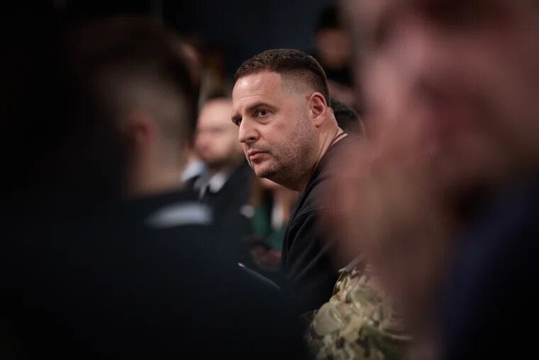 Зарубежная пресса сообщает, что обыски в доме Ермака могут повлиять не только на администрацию Зеленского, но и на ход переговоров по Украине