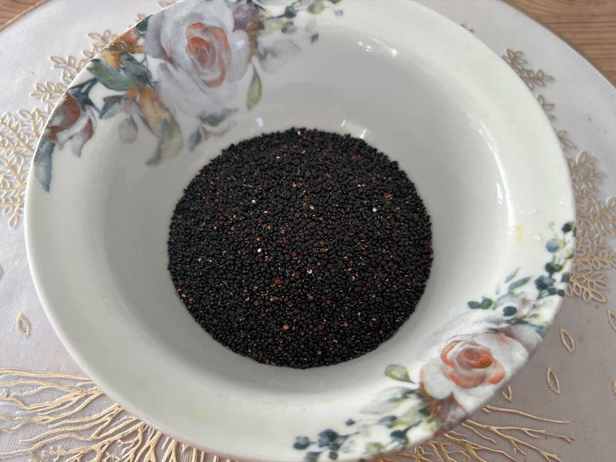 Киноа в тарелке, 100 грамм