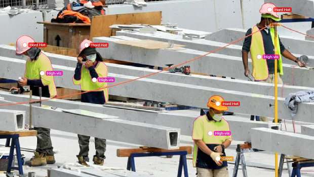 ИИ на госслужбе: контроль строек и битва LLM за историю России