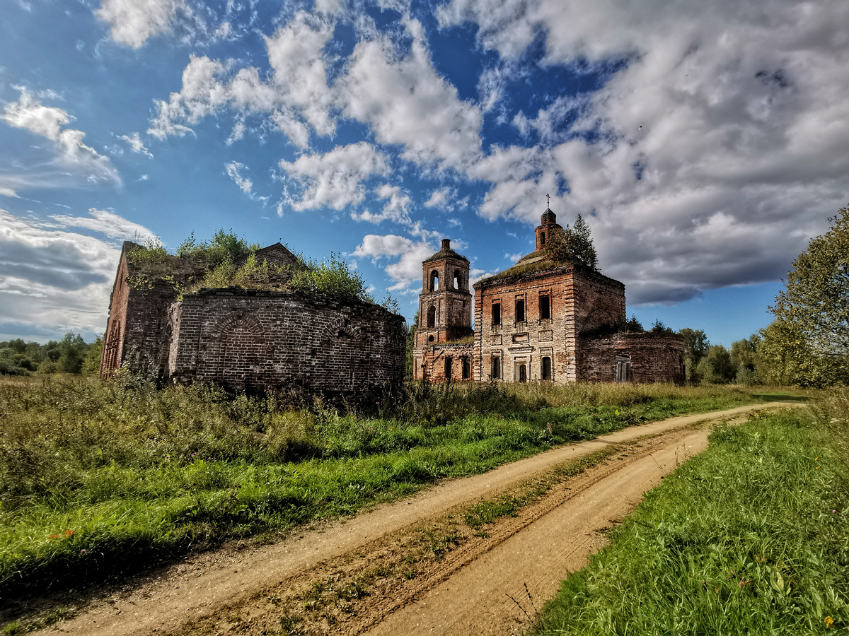 Поддыбье, храмовый комплекс Преображенской и Введенской церквей.