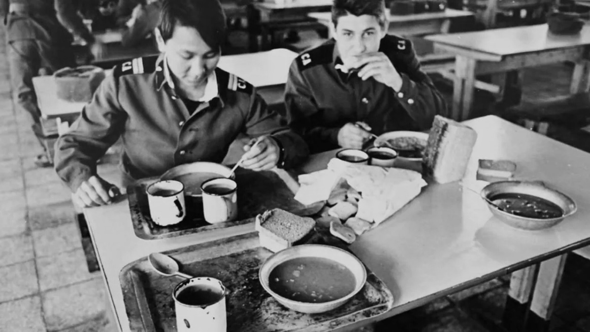 Солдатская столовая