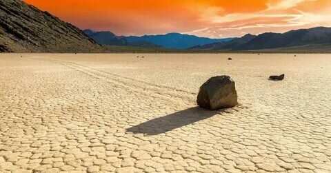 Блуждающие камни на дне Рестрейк 