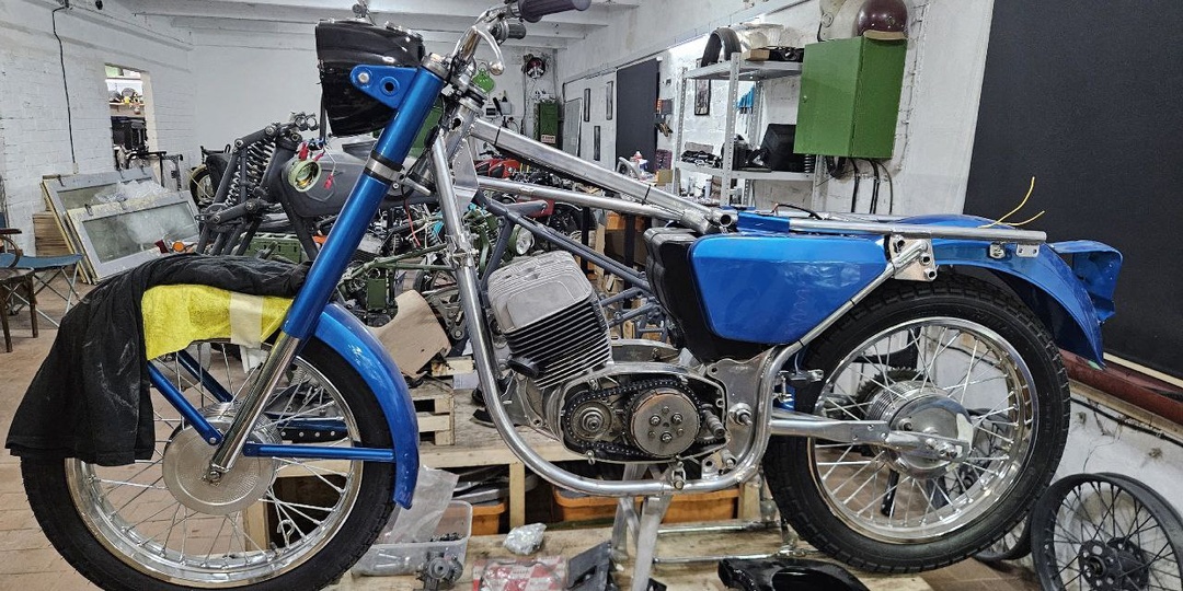 Ява обрастает проводами и зажиганием Vape, сборка идёт полным ходом