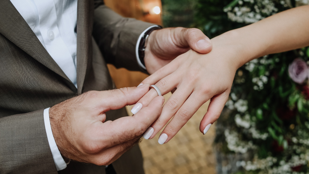    В Югре утвердили новый порядок организации торжественных бракосочетаний