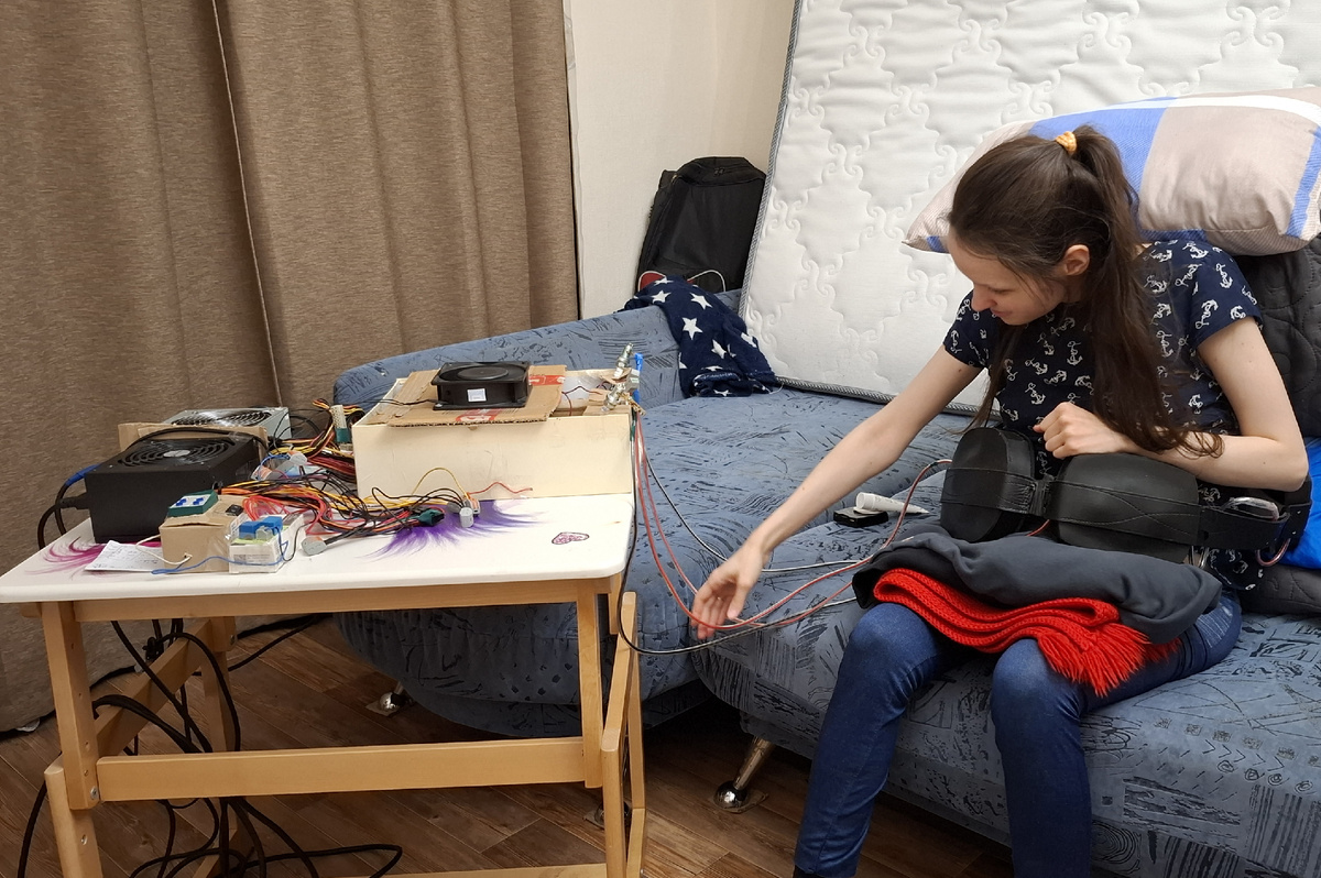 Так выглядит магнтиты подключены к блоку питания