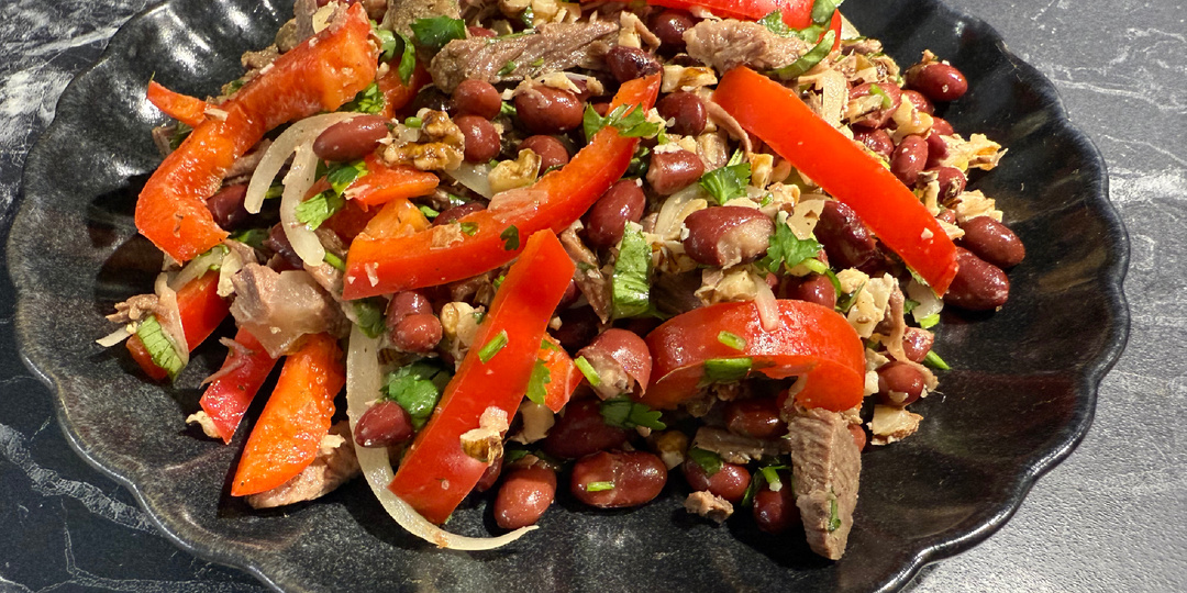 Салат «Тбилиси» с говядиной. Я сама из Грузии, поэтому данный салат я просто обожаю.