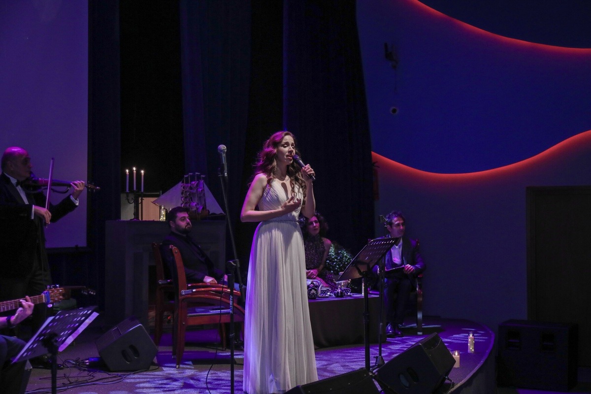    Певица, артистка Национального академического Театра оперы и балета им. Спендиаряна Сильва Петросян. Источник фото: пресс-служба Дома Москвы в Ереване.