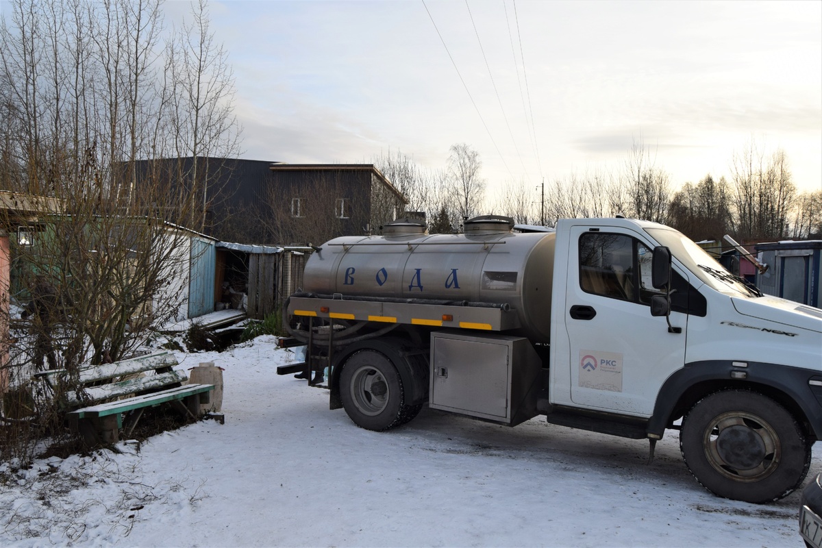    «ПКС-Водоканал» привез воду общественному приюту для животных© «ПКС-Водоканал»