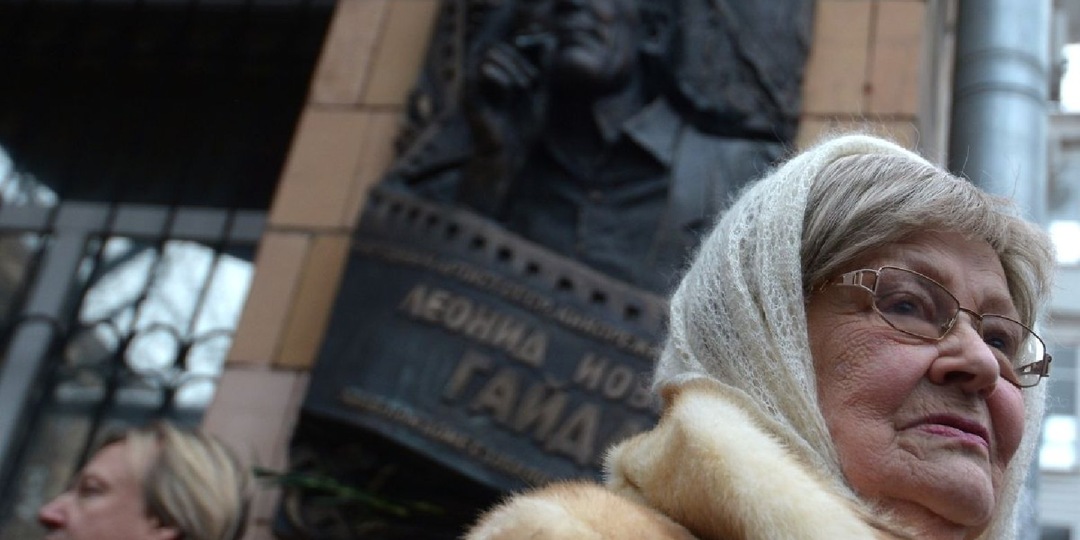 Последняя просьба Гайдая: почему Нина Гребешкова не вышла замуж после смерти режиссёра? Трагическая судьба звезды «Бриллиантовой руки»