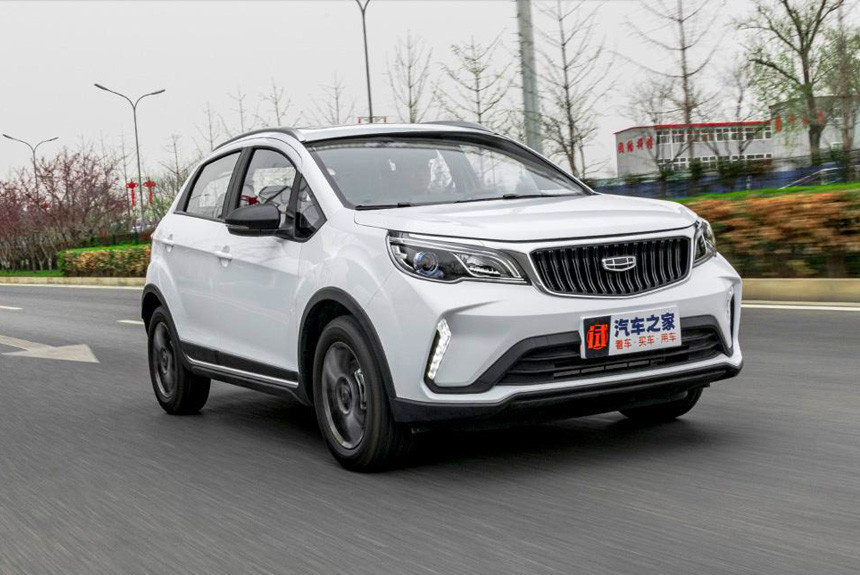 Длина кузова этого кроссовера от Джили составляет всего 4 метра и 5 миллиметров