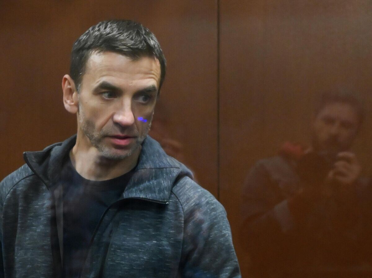    Бывший министр РФ по связям с Открытым правительством Михаил Абызов в зале Тверского суда в Москве© РИА Новости / Илья Питалев