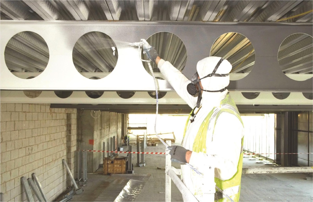 Почему важна огнезащита бетона? Реальные риски и профессиональный подход.