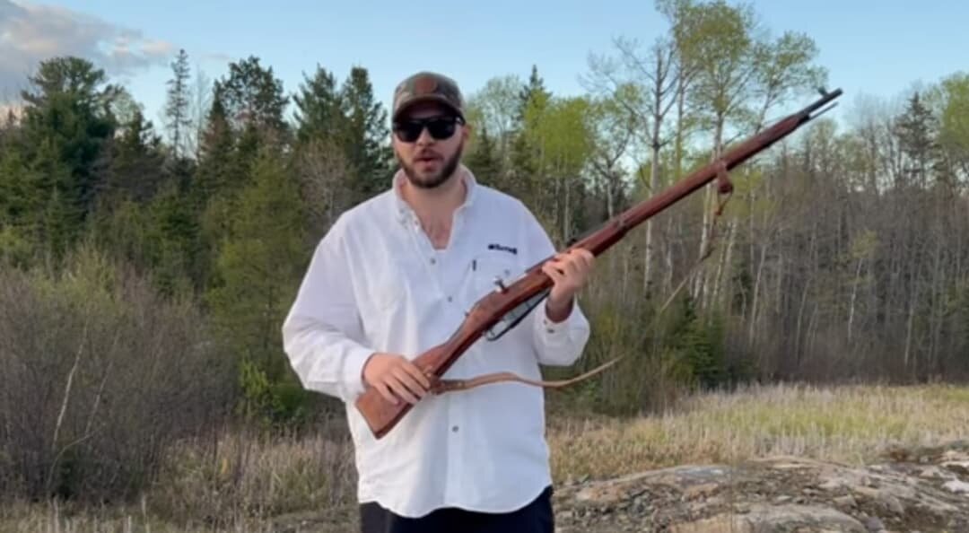   Канадский эксперт с винтовкой Мосина