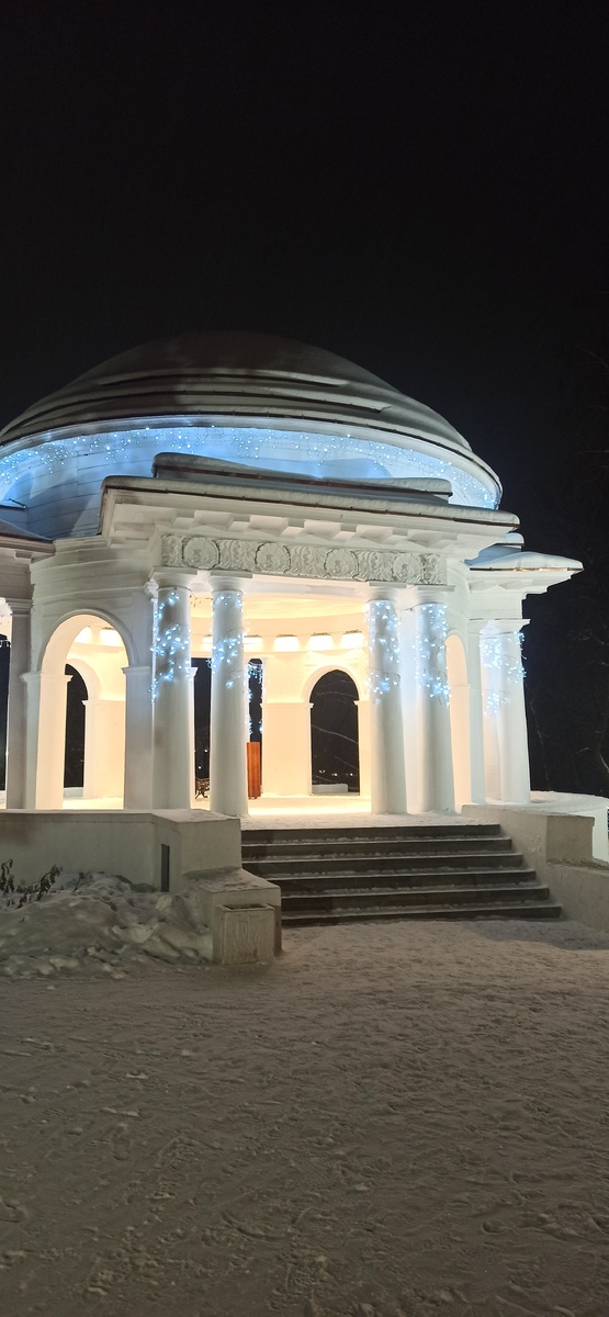 Ротонда Александровского сада.