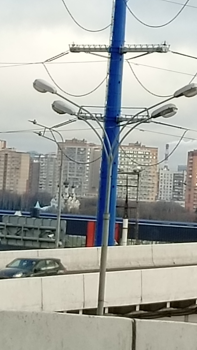 Если присмотреться видно  церковь . Фото автора.