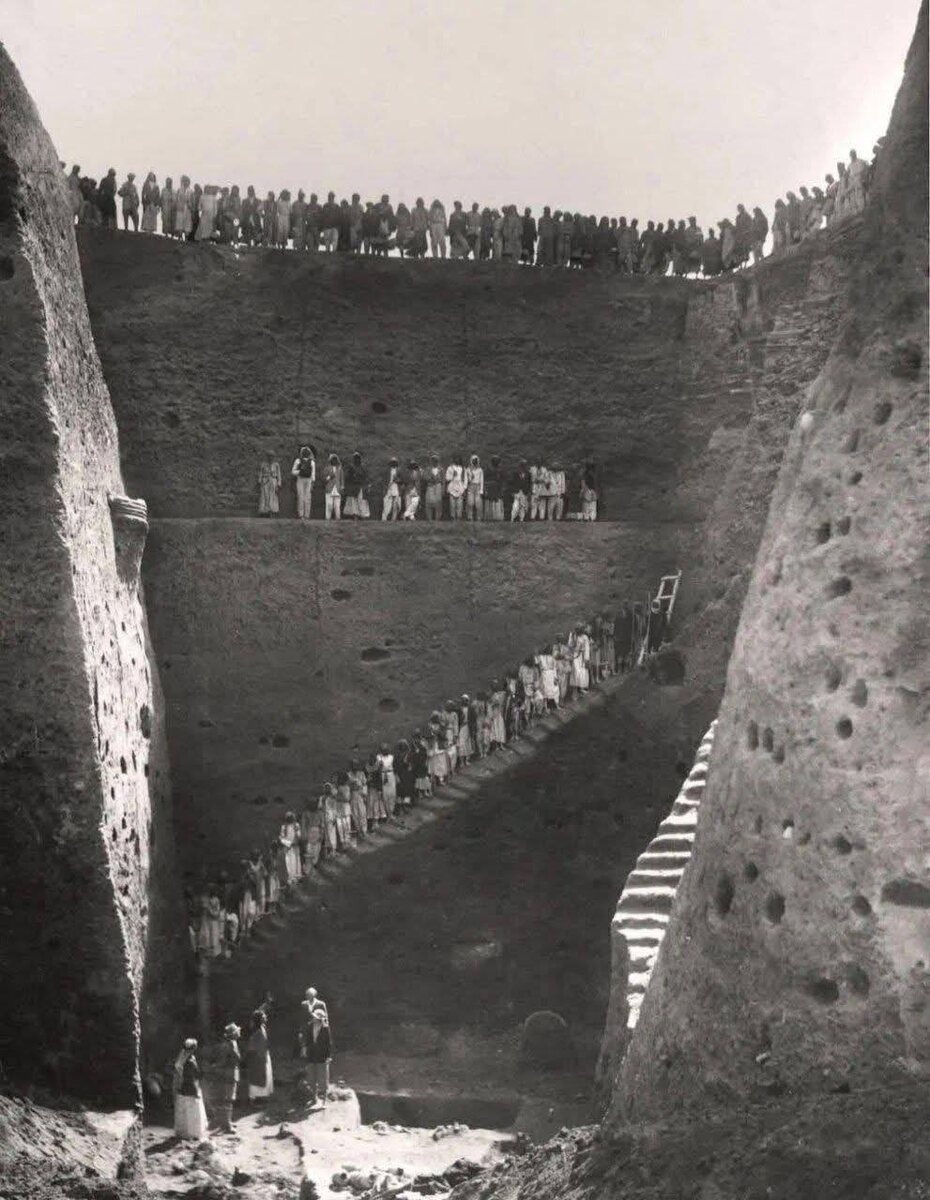 Самые ценные находки были обнаружены на глубине 15 метров от поверхности земли.