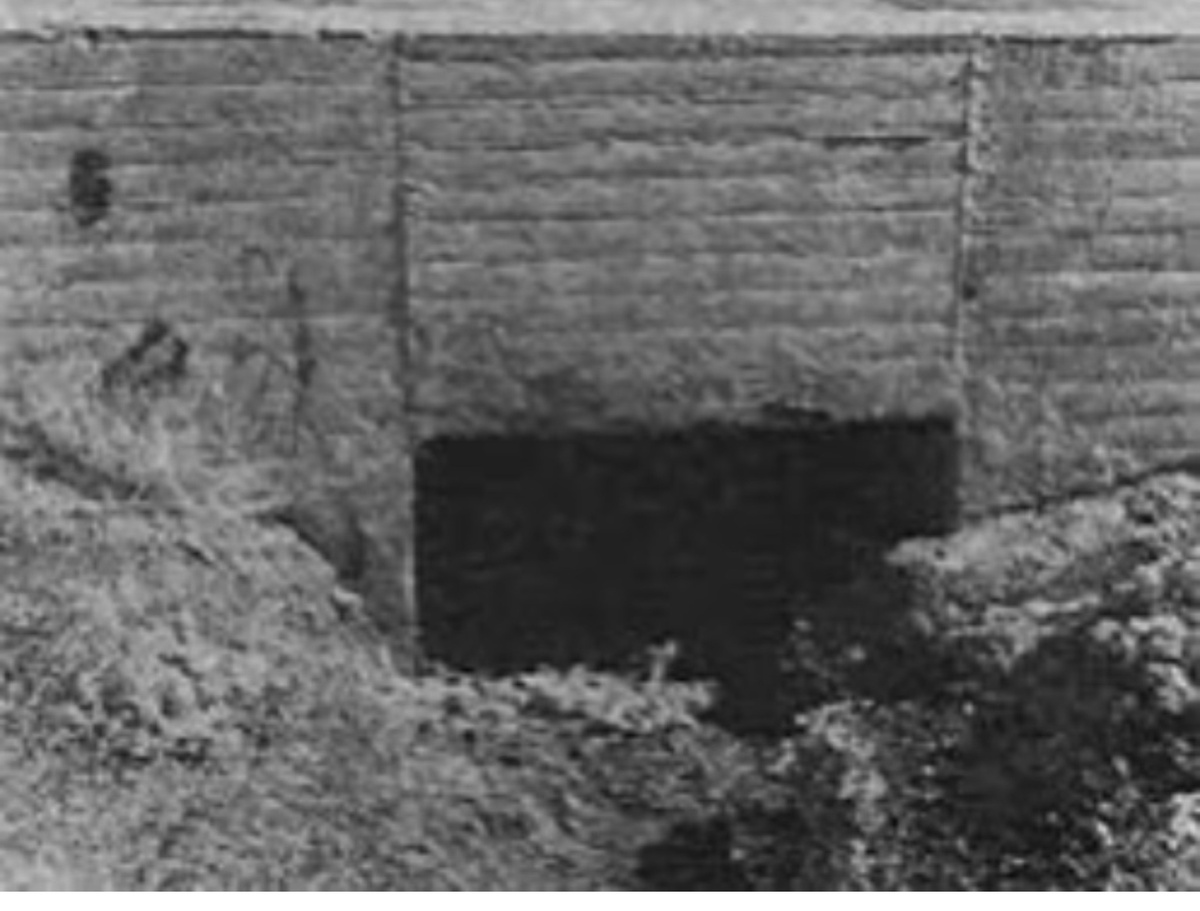 Иллюстрация. В таком коллекторе оказался реальный прототип героини этой истории. С той разницей,что туда ее бросил сам преступник, надеясь, что она не выберется сама, истечет кровью и ее тело найдут не скоро, коллектор был заброшен и уже давно. 