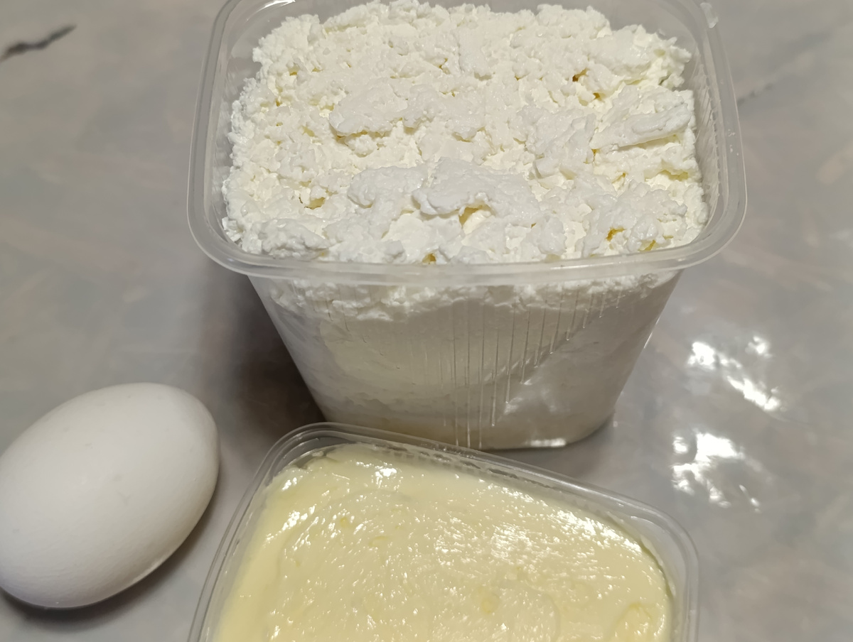 Творог масло и яйцо - основа плавленного сыра