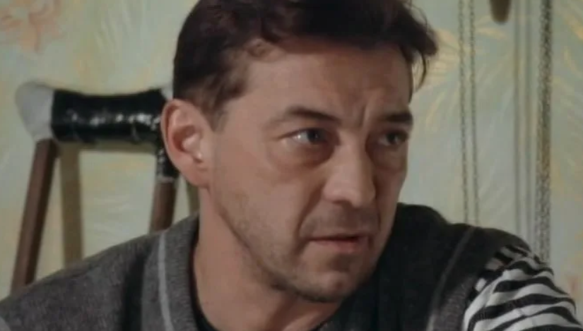 Усыновил ребенка Тереховой, потерял все и обрел счастье с работницей Аэрофлота