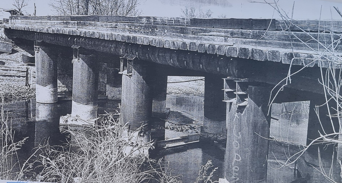 Мост на остров Комсомольский в пос.Жилкино г.Иркутска 