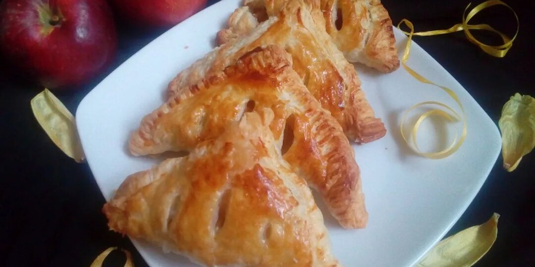 Проще не придумать - Треугольники с яблоками из слоеного теста. Минутная выпечка