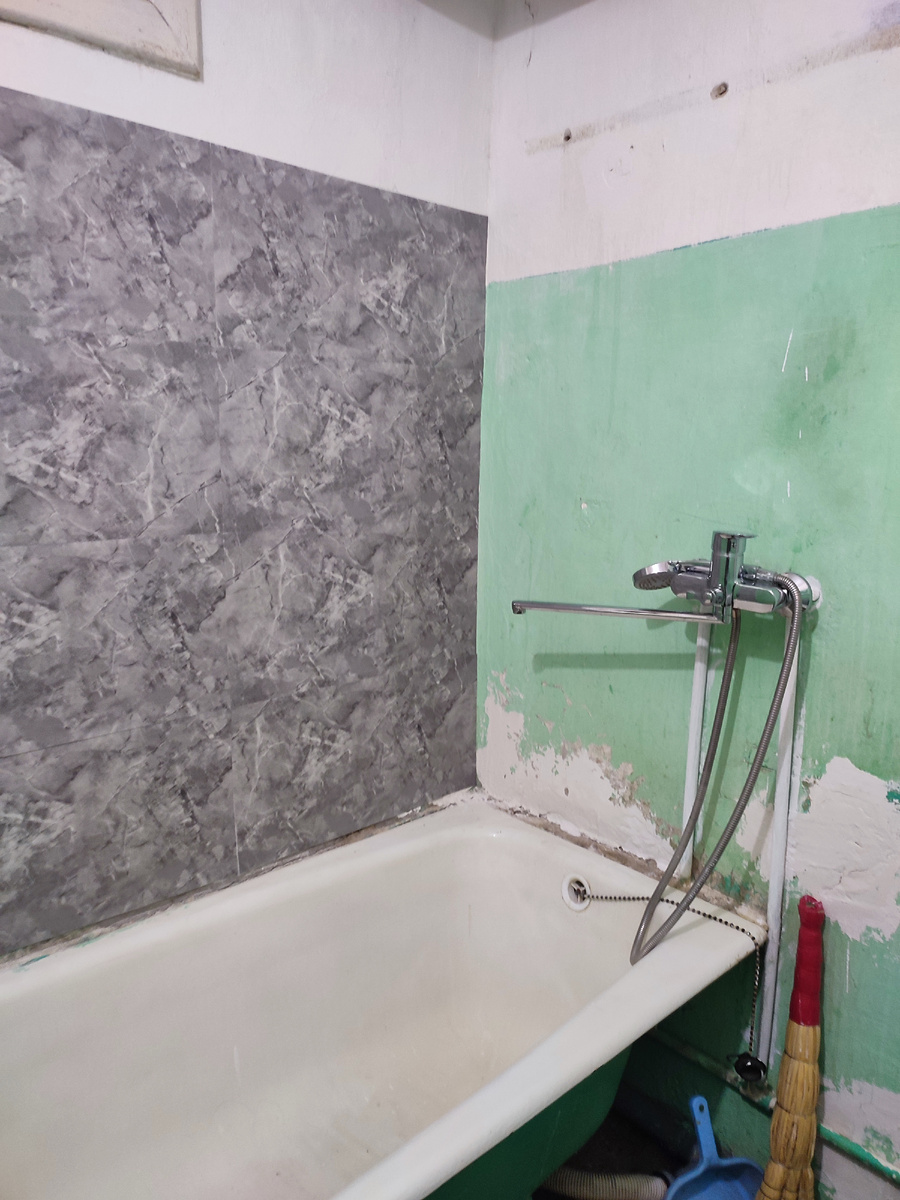 Начало недели. Сейчас уже веселее. От пола до потолка три стены. 