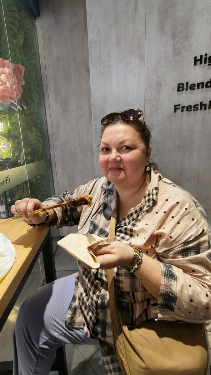 Ем рыбу. Это была скумбрия. 