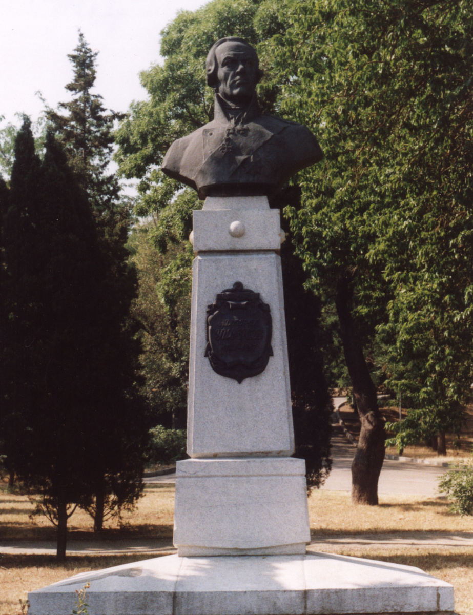 Памятник адмиралу Фёдору Фёдоровичу Ушакову в Севастополе