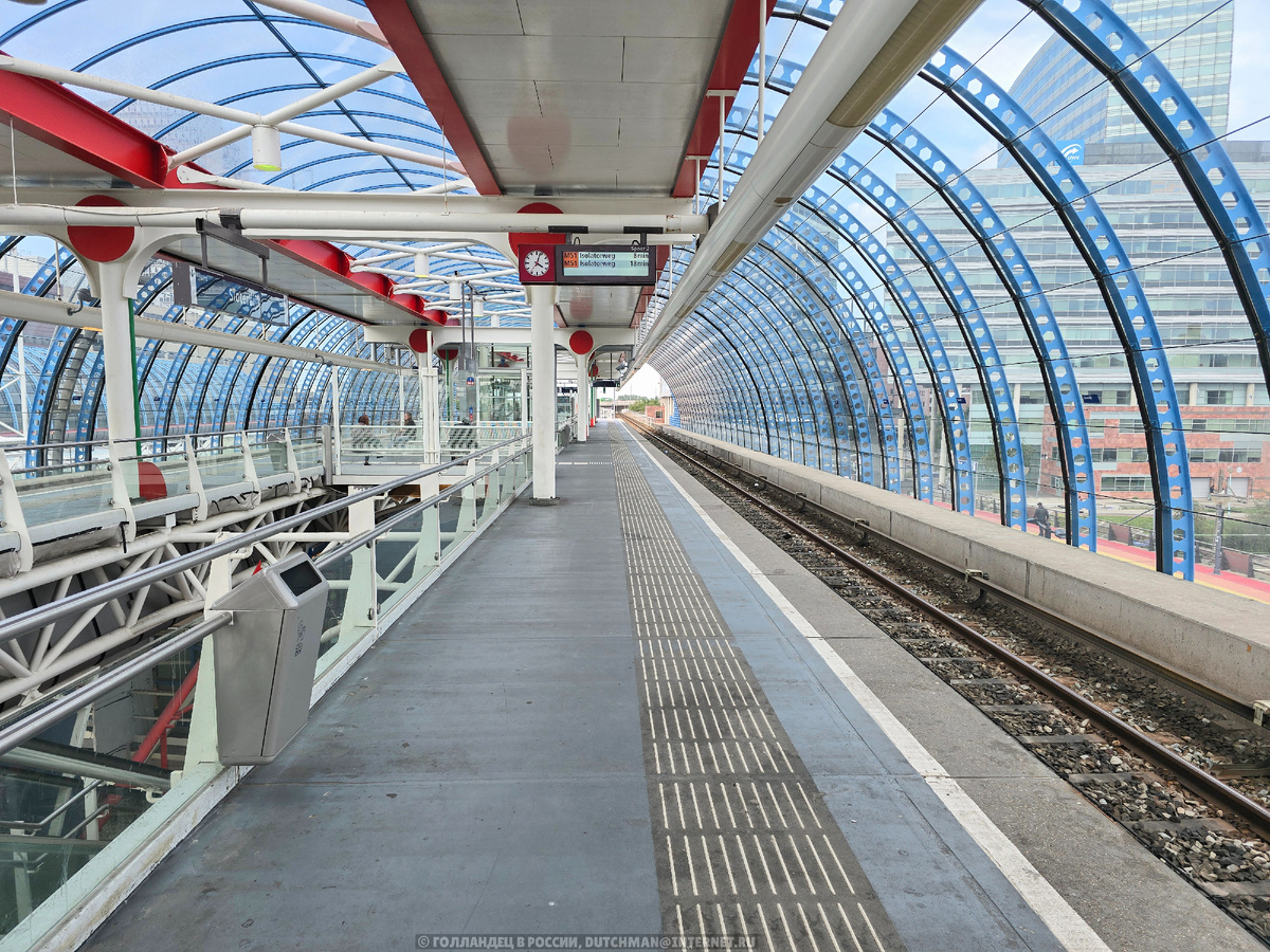 Раньше я представлял метро примерно так - как в Амстердаме. Фото: Голландец в России