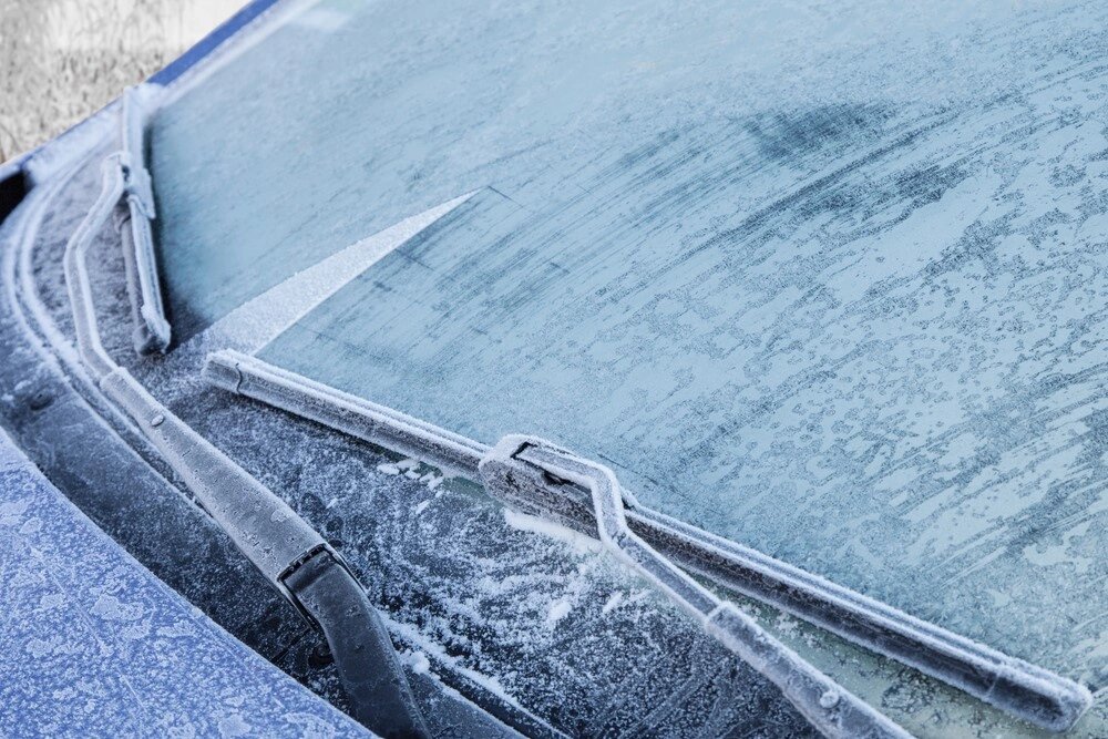 Обледеневшее стекло.