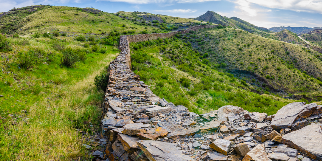 Великая Сибирская стена: 700-километровое сооружение, которое стояло задолго до Чингисхана, но кто его построил?
