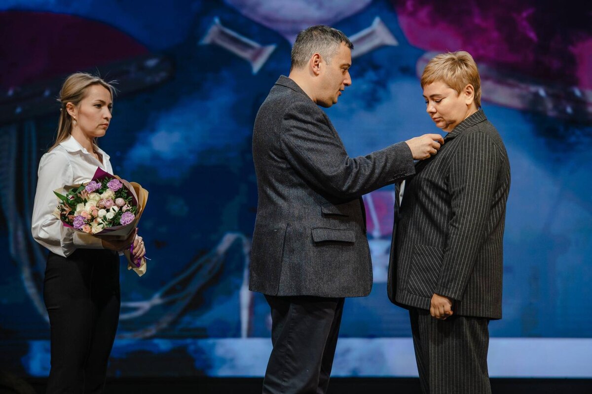    Губернатор Курской области Александр Хинштейн наградил матерей погибших бойцов