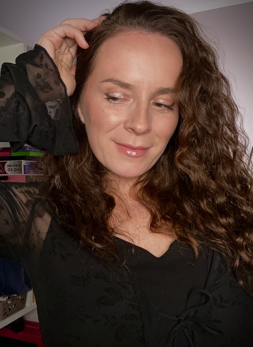 Убираем излишки румян