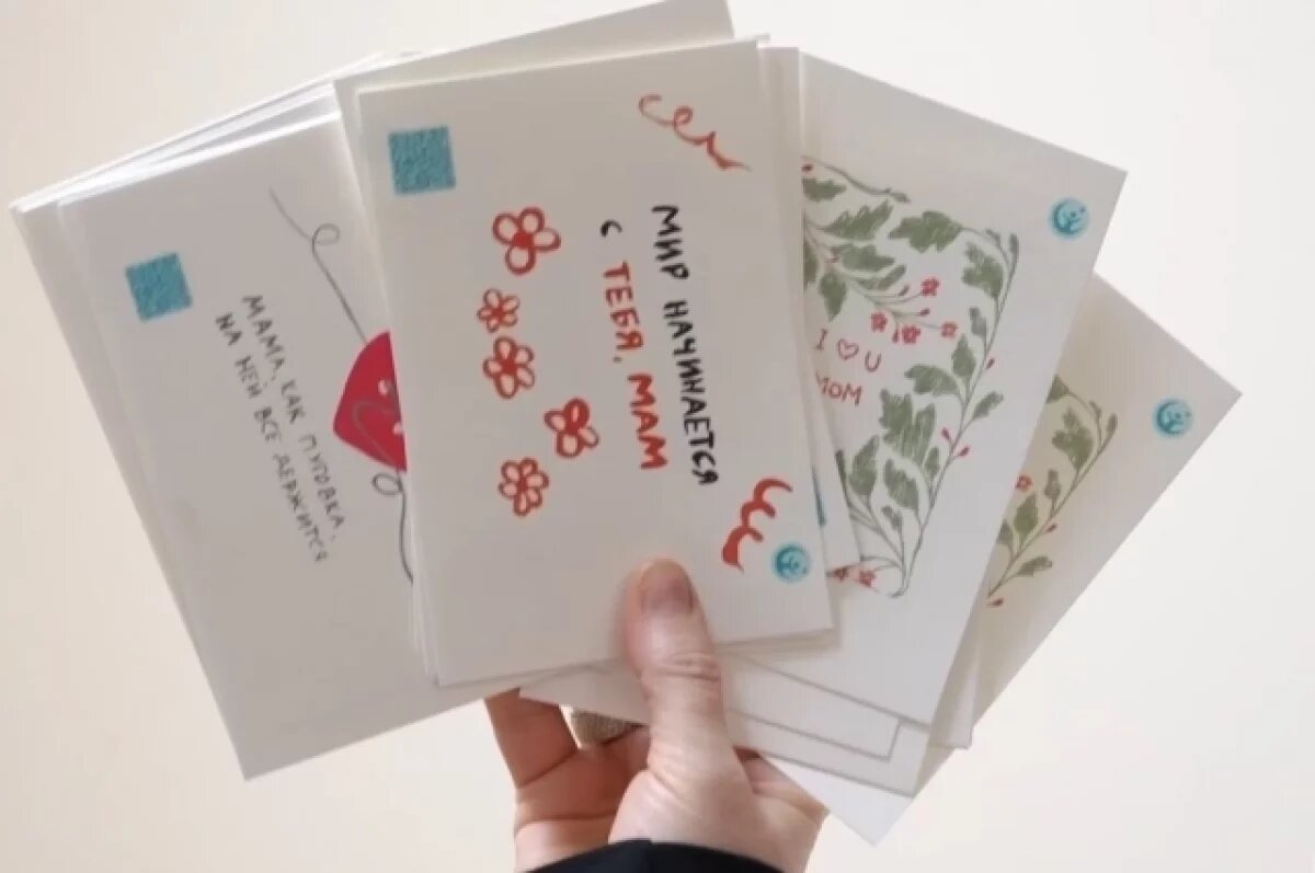    Мэр Махачкалы выкупил все открытки больных раком детей для сбора на лечение