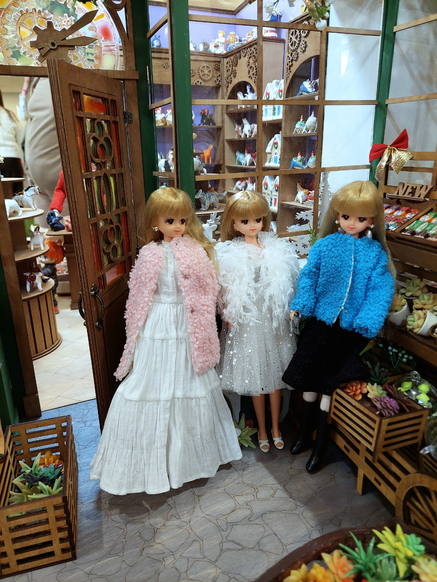 Девочки для начала сделали совместное фото.