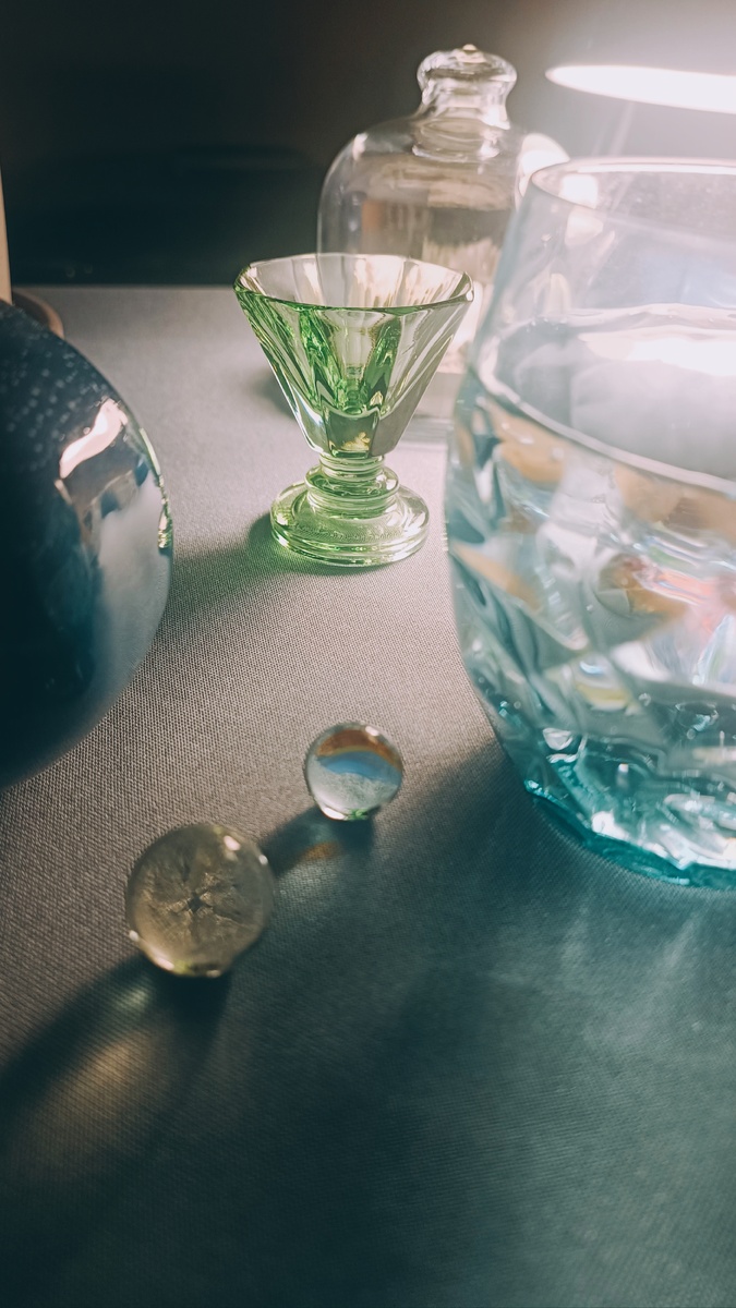 Рюмочка из зелёного стекла привезена из Владимира