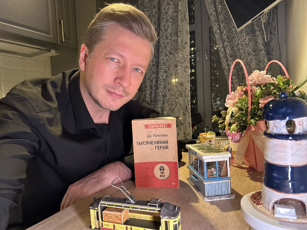 Данил Мухин - блогер, писатель.